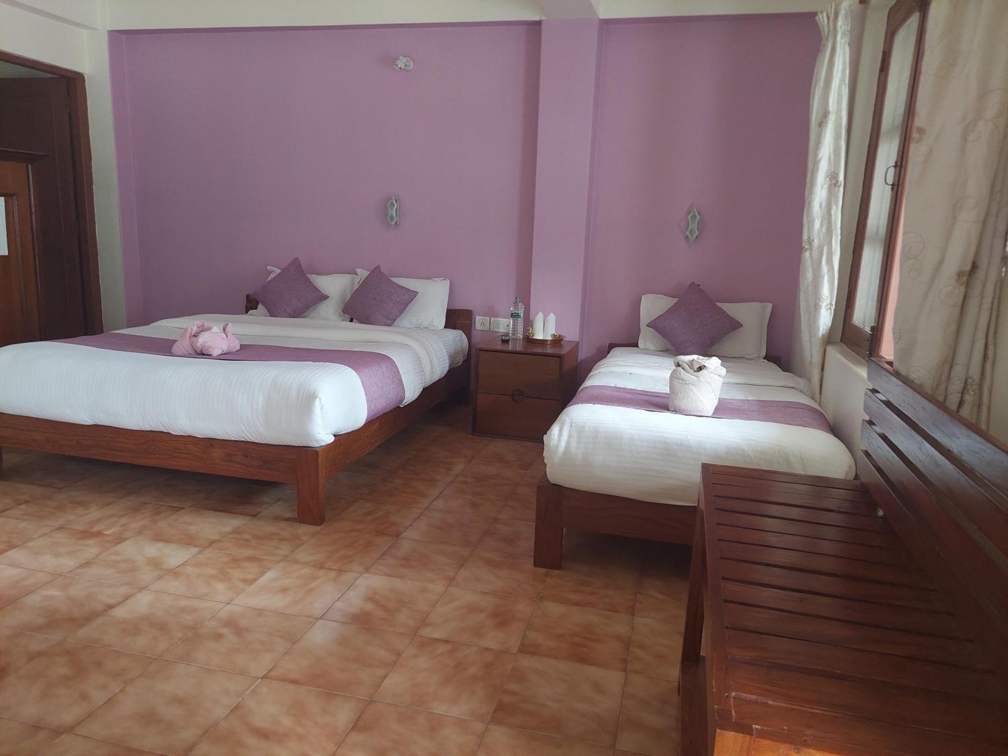 Blue Planet Lodge & Restaurant Pokhara Dış mekan fotoğraf