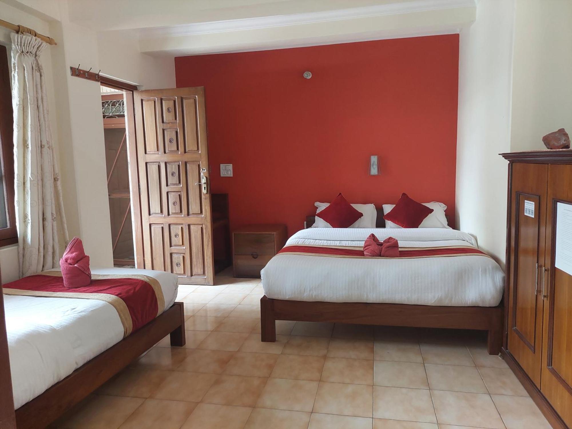 Blue Planet Lodge & Restaurant Pokhara Dış mekan fotoğraf