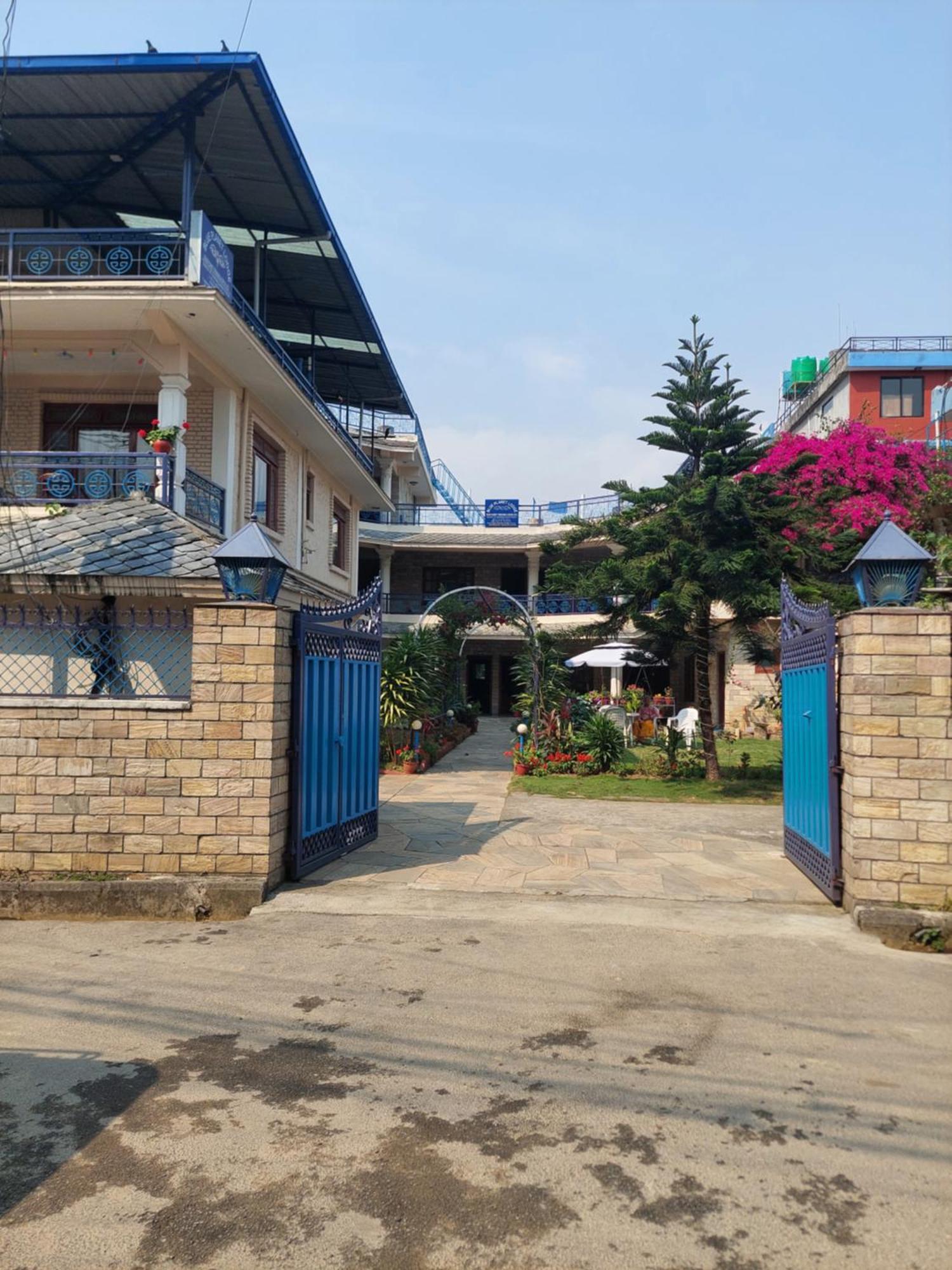 Blue Planet Lodge & Restaurant Pokhara Dış mekan fotoğraf